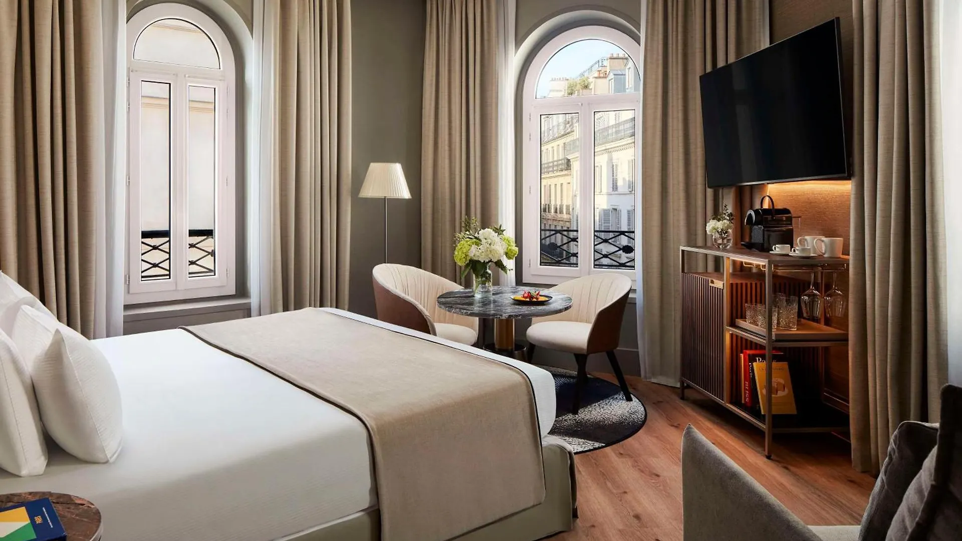 Nh Collection Paris Ponthieu Champs-Elysees 4*,  France